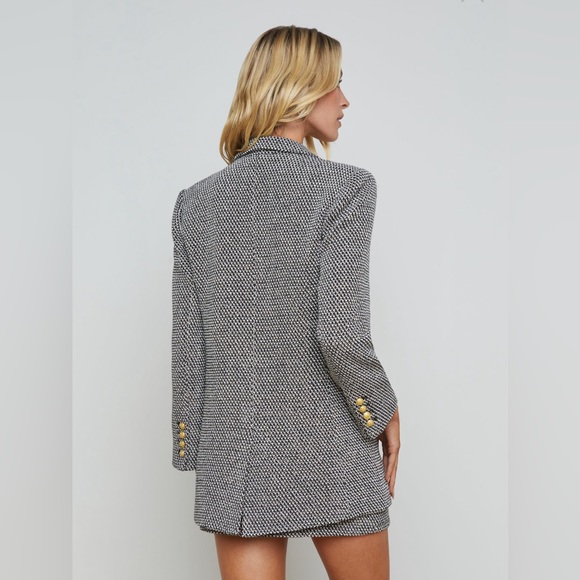 L’ AGENCE
Riva Oversized Knit Blazer Color: BLACK/IVORY/GOLD NWT SIZE 8 - Picture 3 of 14